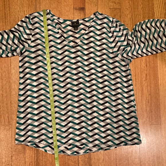 Worthington Green and Black Chevron Patterned Blouse Size Medium - Picture 12 of 13
